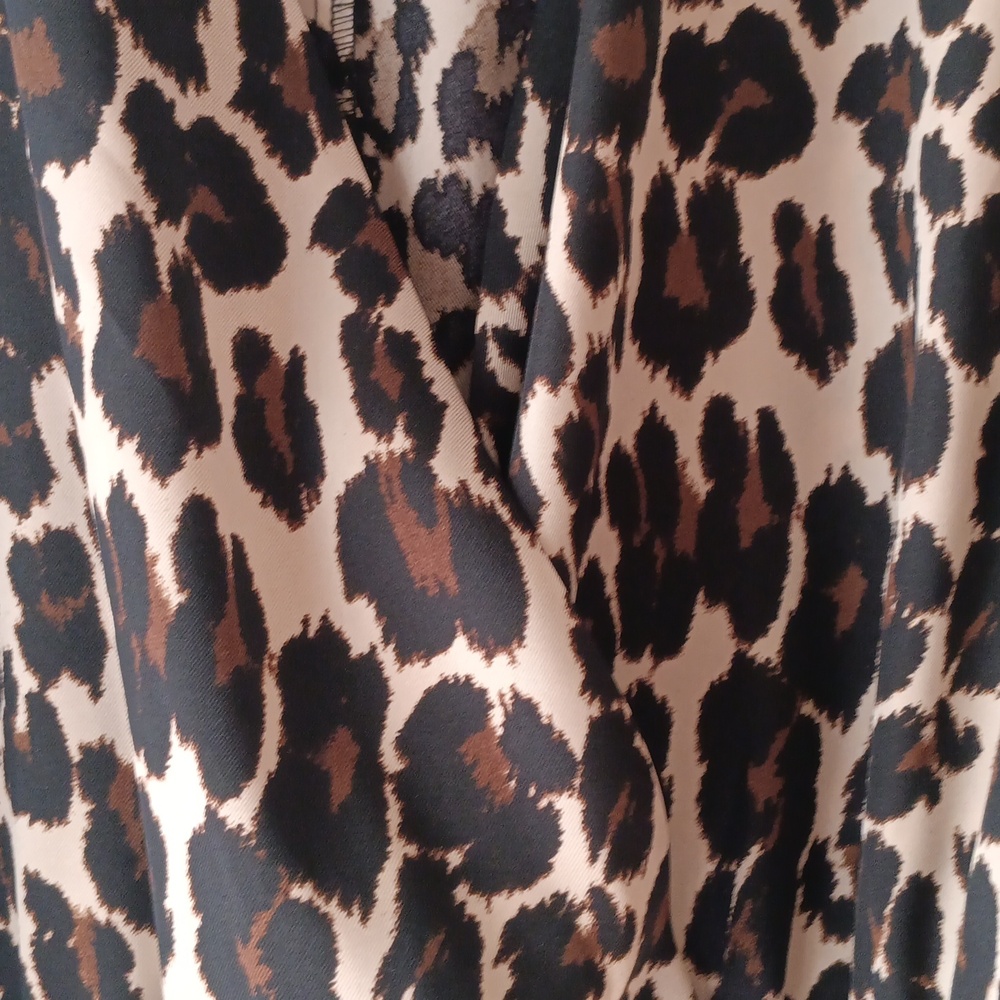 Beutiful Leopard print dress with belt - Picture 6 of 8